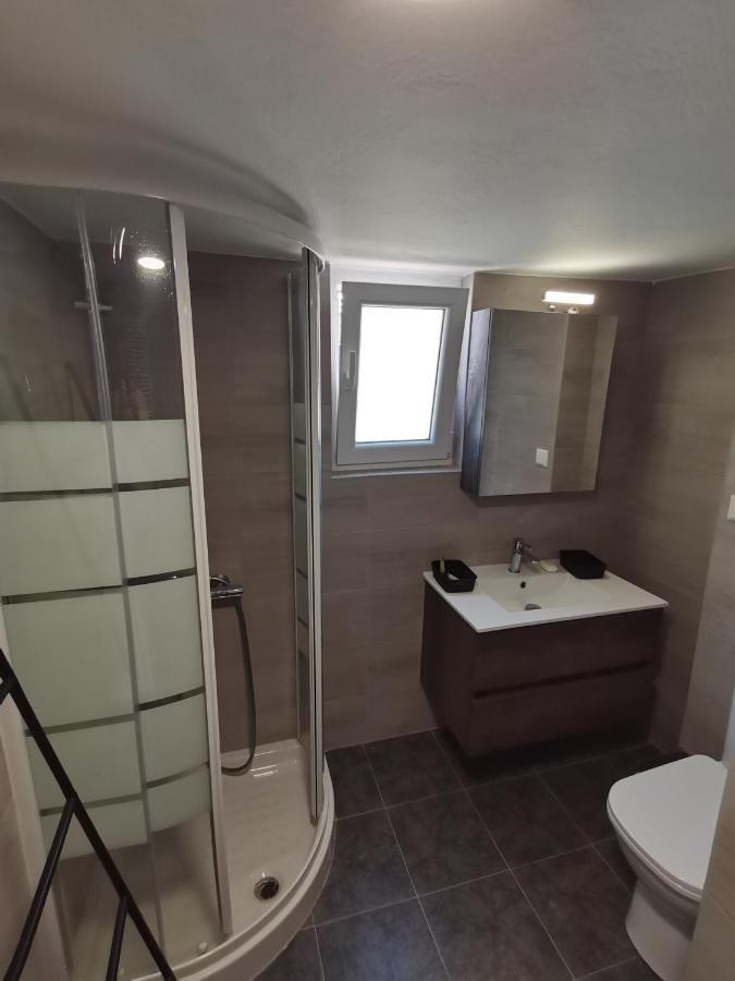 Penthouse Spacious W Super Wifi & Terrace, 2 Min From Metro Athen Exterior foto
